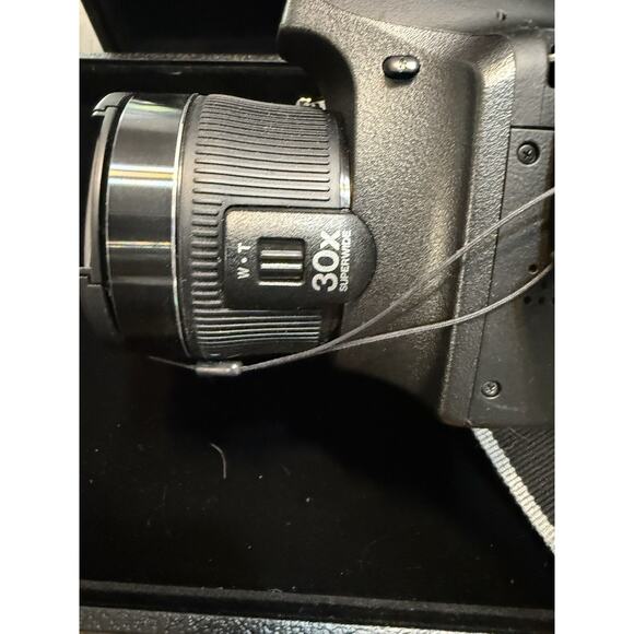 Fujifilm FinePix SL300 Digital Camera 14MP 30x Zoom w/ Accessories & SD Card - Picture 12 of 16
